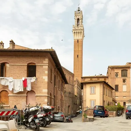 Nuova Sotto La Torre Del Mangia